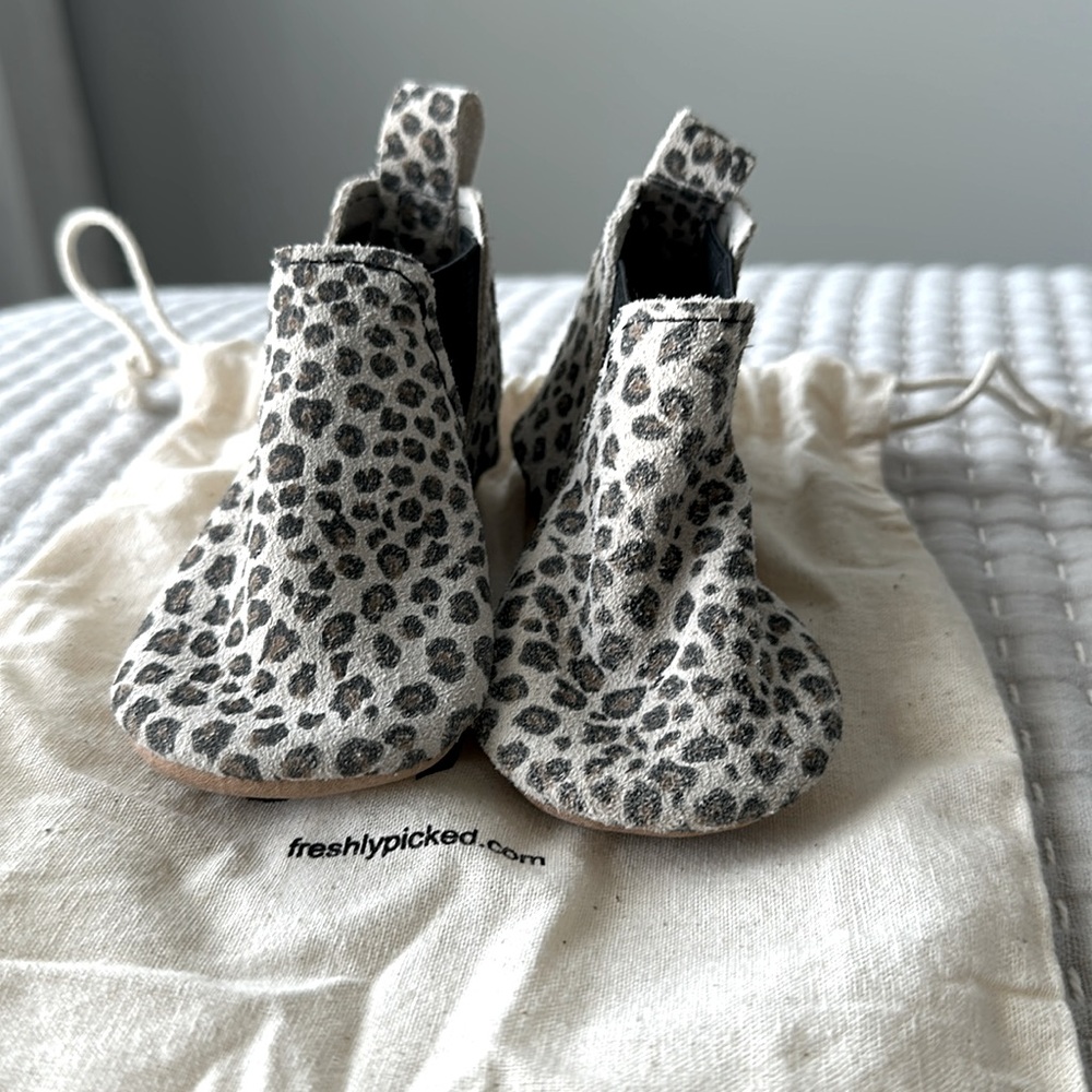 Freshly Picked Infant Chelsea Boots in leopard print for early walkers